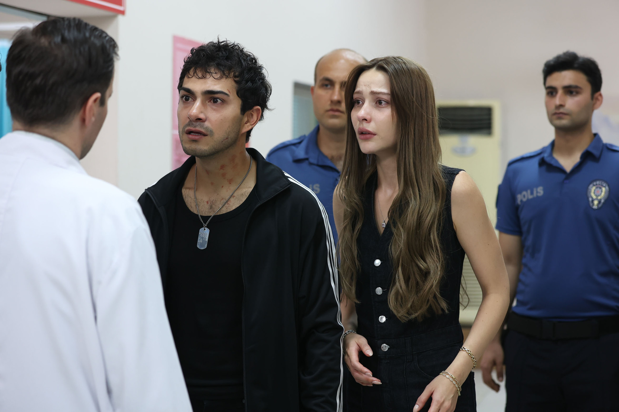 مسلسل اسطنبول رأسًا على عقب الحلقة 6.. ملك بين الحياة والموت وأمير أمام أصعب قرار في حياته